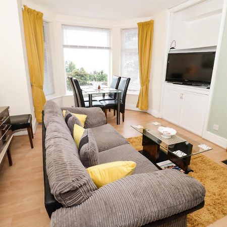 Llys Madoc, Basement Apartment Penmaen-mawr エクステリア 写真