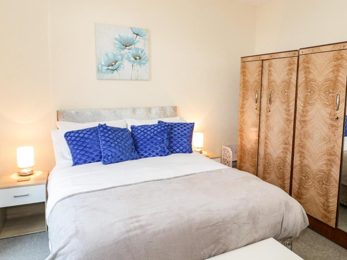 Llys Madoc, Basement Apartment Penmaen-mawr エクステリア 写真