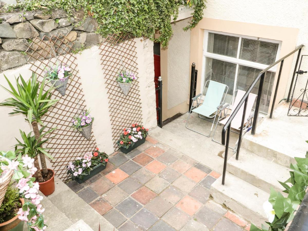Llys Madoc, Basement Apartment Penmaen-mawr エクステリア 写真