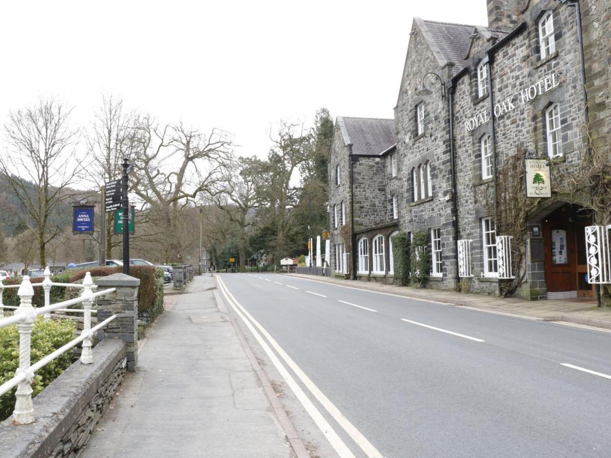 Llys Madoc, Basement Apartment Penmaen-mawr エクステリア 写真